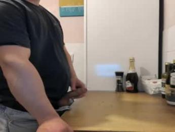 doriancretu95 — 在 chaturbate 直播的网络摄像头模特