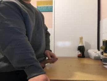 doriancretu95 — 在 chaturbate 直播的网络摄像头模特