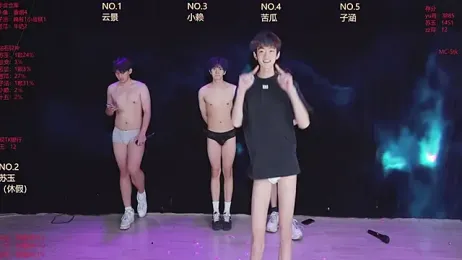 AKA-001 — 在 stripchat 直播的网络摄像头模特