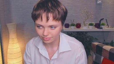 MaeBudlong — Cam4 stream photo (Jun 2025)