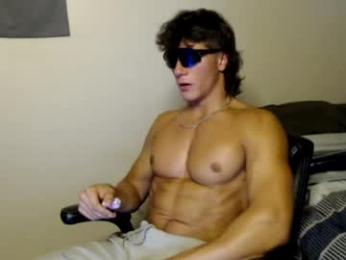 chadjacobs1738 — 在 chaturbate 直播的网络摄像头模特