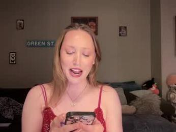 greenxxxqueen — 在 chaturbate 直播的网络摄像头模特