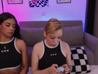 violettgrey_ — 在 chaturbate 直播的网络摄像头模特