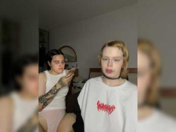 AliceAndMia — 在 bongacams 直播的网络摄像头模特