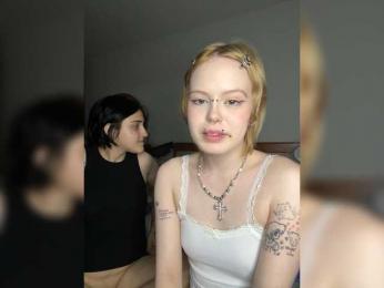 AliceAndMia — 在 bongacams 直播的网络摄像头模特