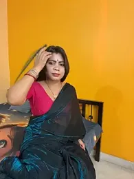 RedQQueen — 在 stripchat 直播的网络摄像头模特