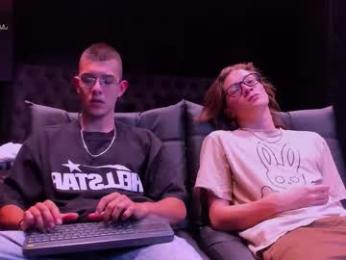 web_gammer_ — 在 chaturbate 直播的网络摄像头模特