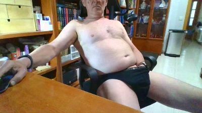 quique185bcn — Cam4 stream photo (Apr 2026)