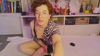 charlottepetit2 — Cam4 stream photo (Apr 2026)