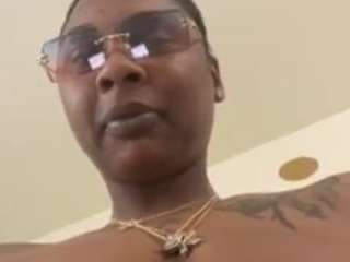 sexxxylexxxy22 — Camsoda stream photo (Apr 2023)
