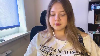 LudivinaEnz — Cam4 stream photo (Mar 2026)