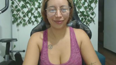 Jeiana4u — 在 cam4 直播的网络摄像头模特