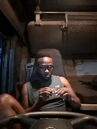 Bull_Gee — Stripchat stream photo (Nov 2025)