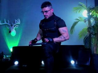 Dennis Cox — 在 flirt4free 直播的网络摄像头模特