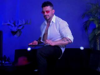 Dennis Cox — 在 flirt4free 直播的网络摄像头模特