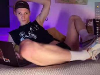 davey_ebash — 在 chaturbate 直播的网络摄像头模特