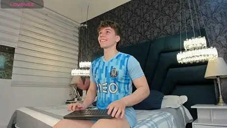 TaylerWhite — 在 stripchat 直播的网络摄像头模特