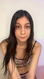 DevineSimone — Cam4 stream photo (Apr 2026)