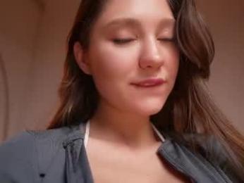mia_dynasty — 在 chaturbate 直播的网络摄像头模特