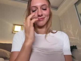 roselyn_rose — 在 chaturbate 直播的网络摄像头模特