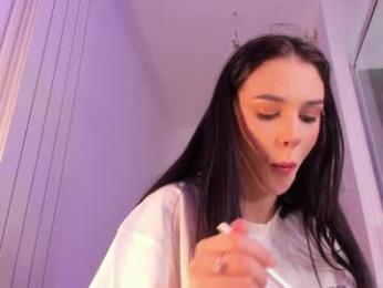 hotfallingdevil — 在 chaturbate 直播的网络摄像头模特