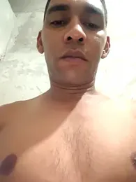 yaxom33 — 在 stripchat 直播的网络摄像头模特