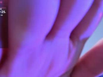 jungso_ming — 在 chaturbate 直播的网络摄像头模特