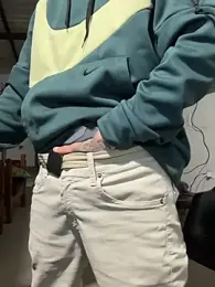 27powercm — 在 stripchat 直播的网络摄像头模特