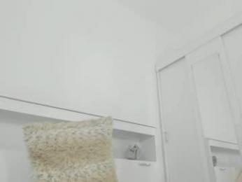 crystalnut — Chaturbate stream photo (Apr 2026)