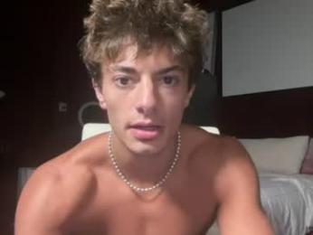 tyy0ung — 在 chaturbate 直播的网络摄像头模特