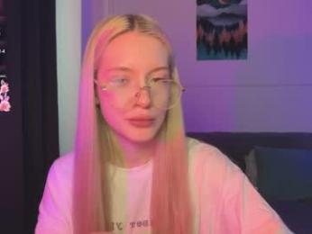 mmkakpoxyi22 — Chaturbate stream photo (Apr 2026)