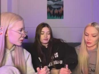 mmkakpoxyi22 — Chaturbate stream photo (Apr 2026)