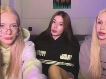 mmkakpoxyi22 — Chaturbate stream photo (Apr 2026)