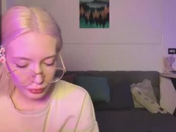 mmkakpoxyi22 — Chaturbate stream photo (Apr 2026)