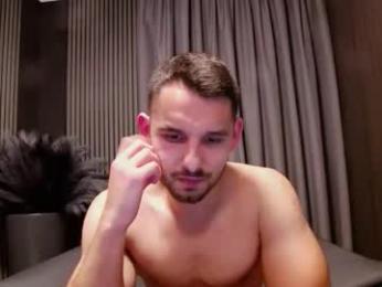 antoniovalentinidiamond — 在 chaturbate 直播的网络摄像头模特