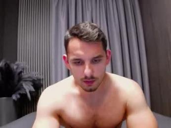 antoniovalentinidiamond — 在 chaturbate 直播的网络摄像头模特