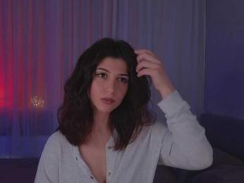 -Madi- — 在 bongacams 直播的网络摄像头模特