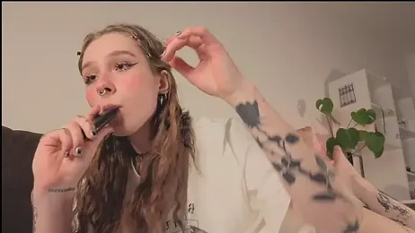 poli_blink — 在 stripchat 直播的网络摄像头模特