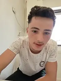 denysio89 — 在 stripchat 直播的网络摄像头模特