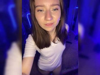 _AVRORA_ — 在 bongacams 直播的网络摄像头模特