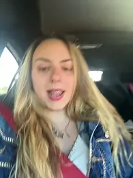 StripPoker_pika — Stripchat stream photo (May 2025)