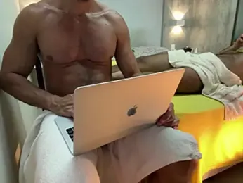 CasadoLutadorBigStuds — 在 stripchat 直播的网络摄像头模特