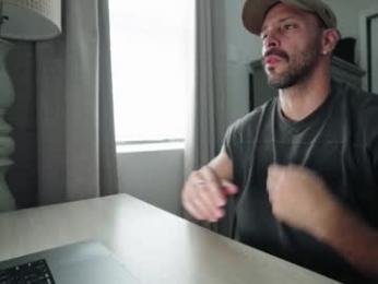 brucestryker — 在 chaturbate 直播的网络摄像头模特