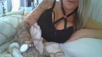 Tattedbadassx — 在 cam4 直播的网络摄像头模特