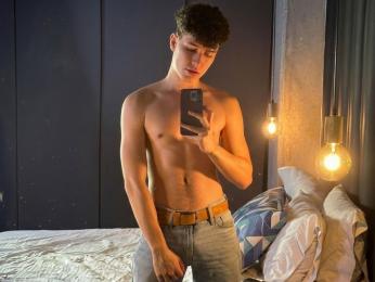 AdrianMorelli — 在 livejasmin 直播的网络摄像头模特