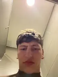 ARON_LUXX — 在 stripchat 直播的网络摄像头模特