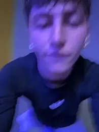 ARON_LUXX — 在 stripchat 直播的网络摄像头模特