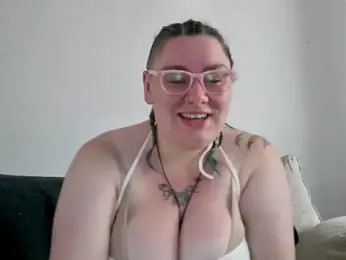 Bustycurves — Stripchat stream photo (Jul 2025)