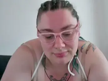 Bustycurves — Stripchat stream photo (Jul 2025)