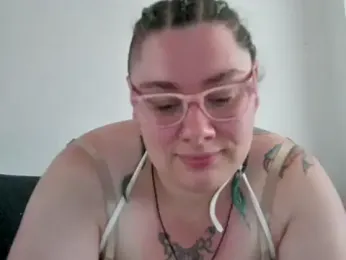 Bustycurves — Stripchat stream photo (Jul 2025)